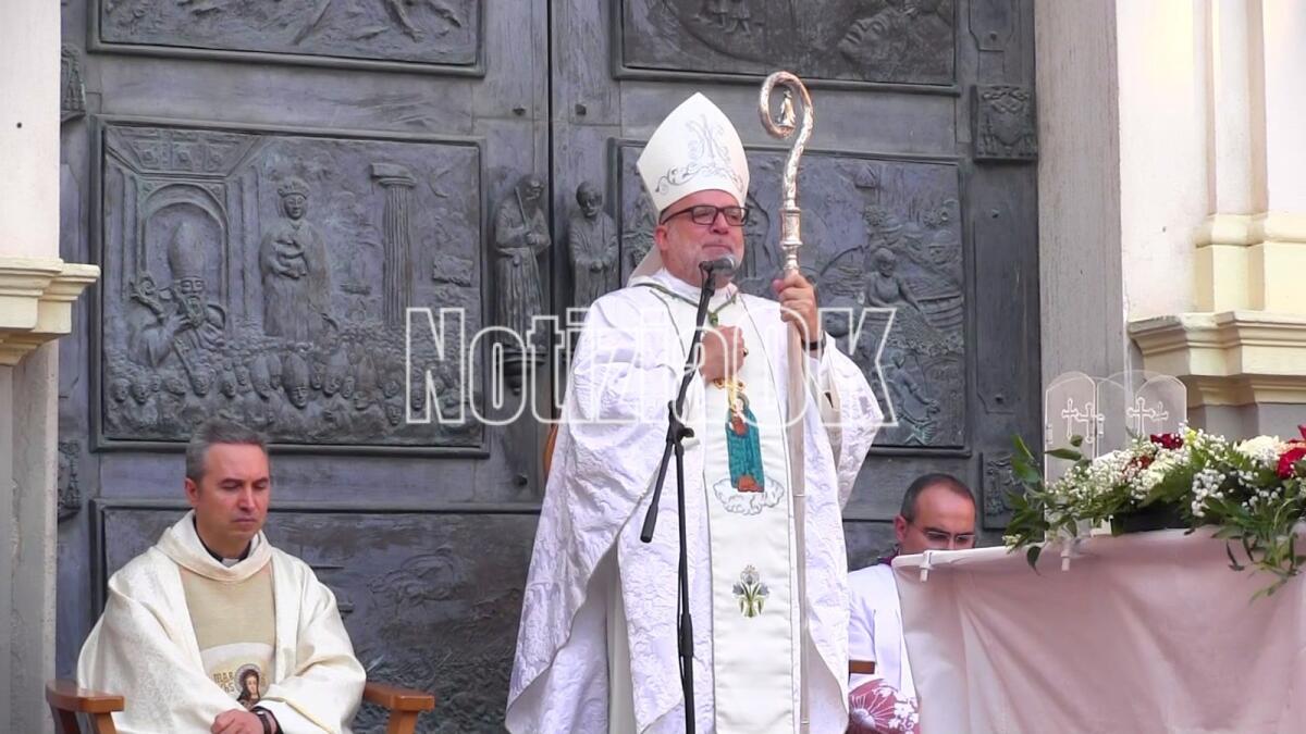 Risplende la casula mariana appartenuta a Monsignor Giuseppe Agostino - 