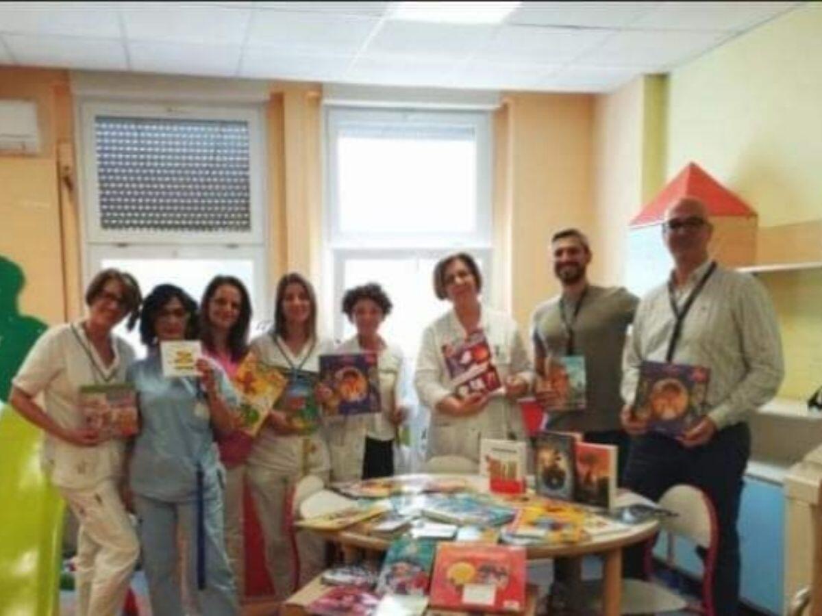 Crotone - Un carico di libri anche per Pediatria, conclusa l'iniziativa della libreria Giunti - 