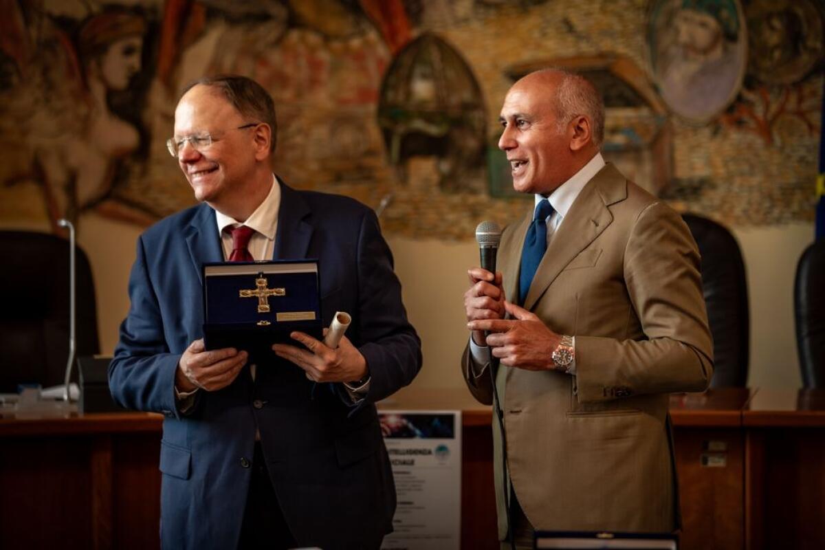 Cosenza - Il luminare Georg Gottlob ha scelto la Calabria per gli studi in Intelligenza Artificiale: accolto dal sindaco Caruso - 
