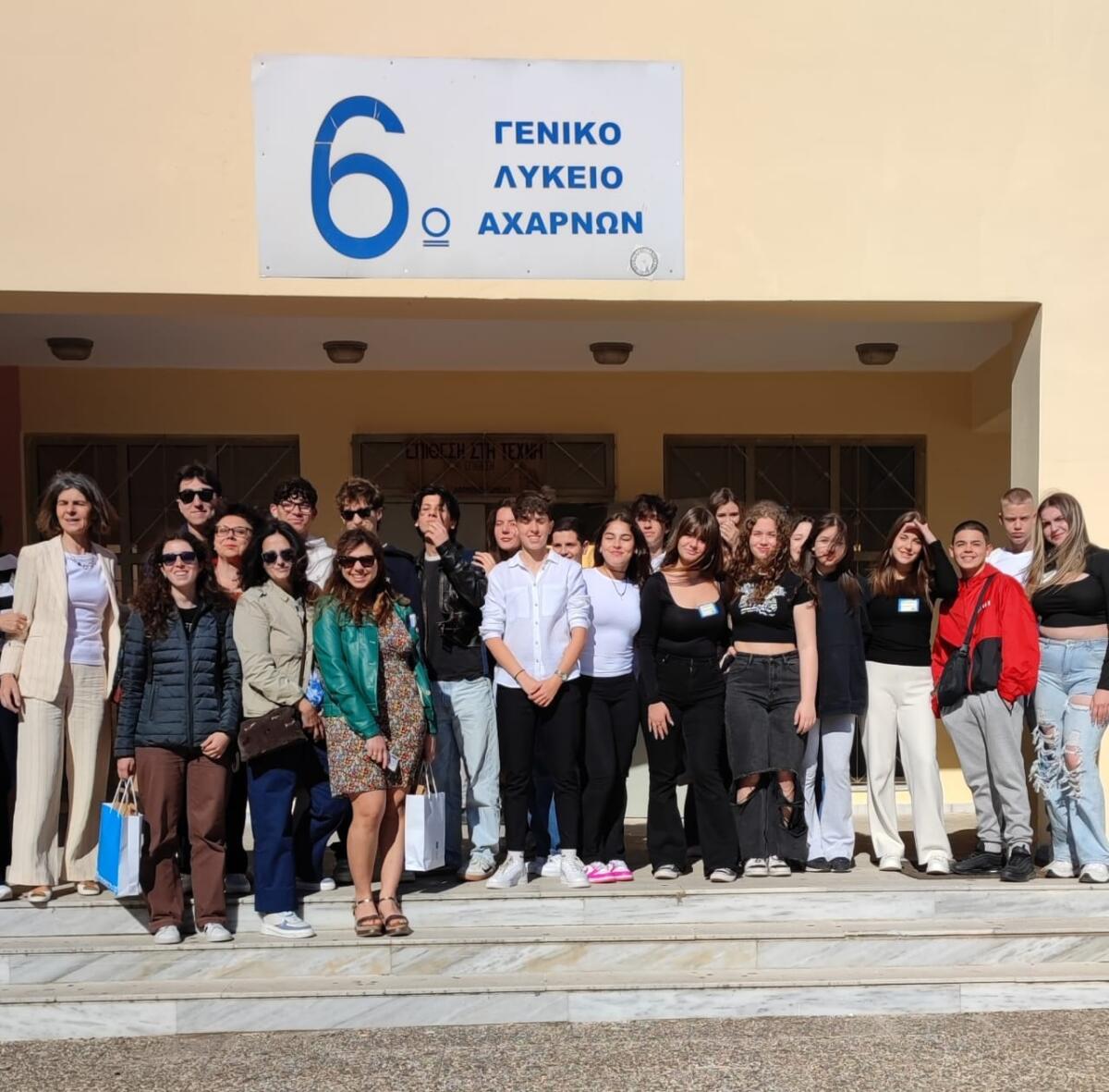 Crotone - Gli studenti del Pitagora ad Atene per il progetto Erasmus+ - 
