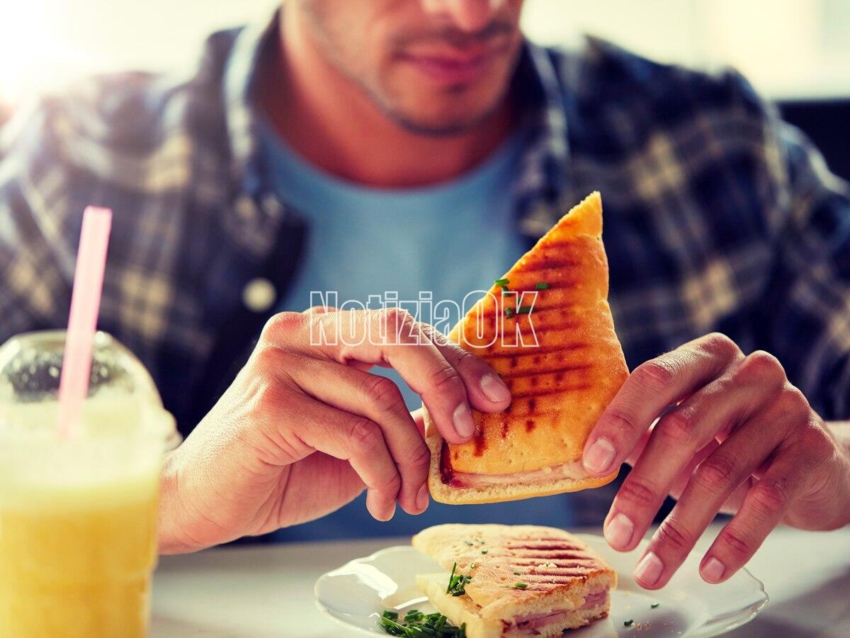 Il cibo finisce nella spazzatura: in Italia 1,5 miliardi di kg viene sprecato, soldi "buttati" - 