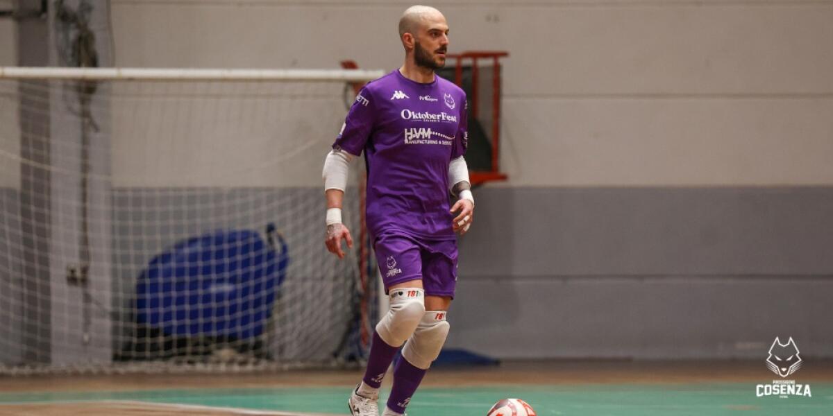 Calcio a 5 - Porta blindata Leonardo Del Ferraro prolunga il contratto con Pirossigeno Cosenza - 