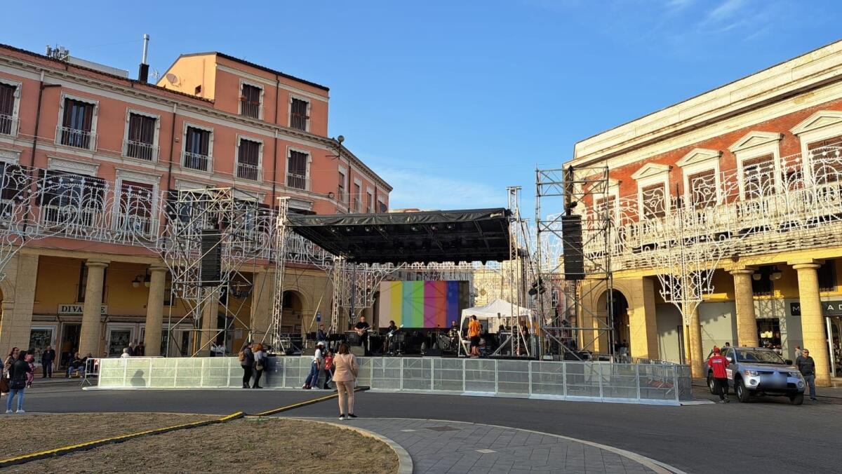 Crotone - Questa sera musica in Piazza Pitagora con Arisa - 