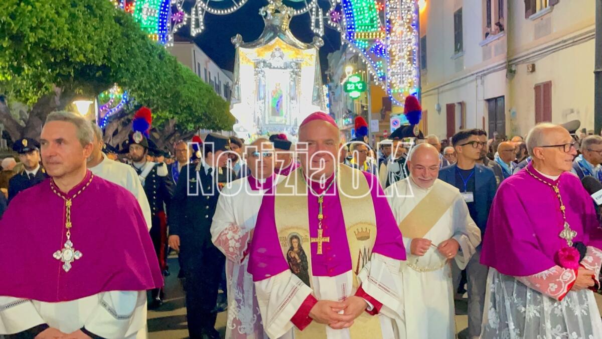Le nuove generazioni protagoniste nel lungo pellegrinaggio, il Vescovo: "Questo segno ci lascia ben sperare" - 