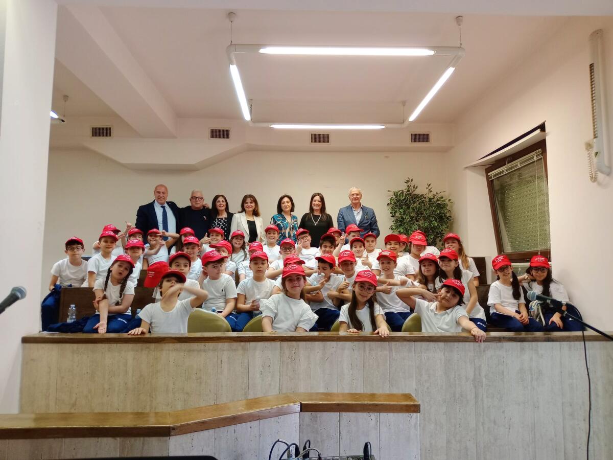 Crotone - Al Premio Franco Razionale il coro dei bimbi dell'E. Codignola - 