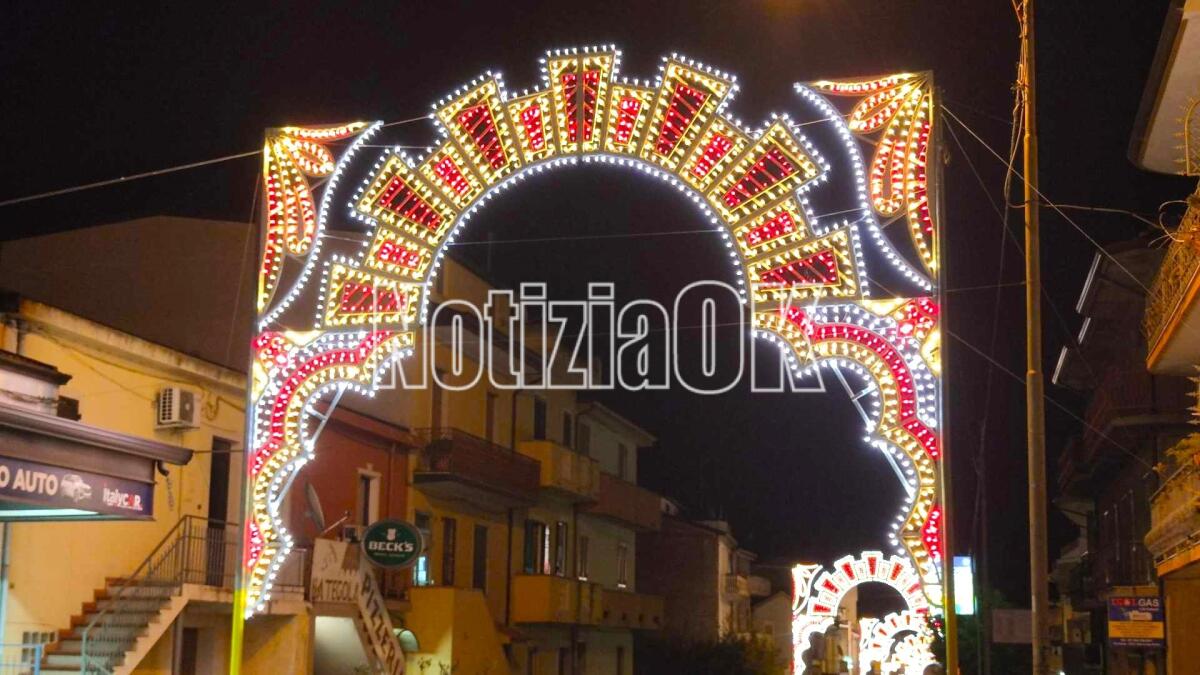 Isola di Capo Rizzuto, Madonna Greca: luminarie accese, la festa entra nel vivo - 