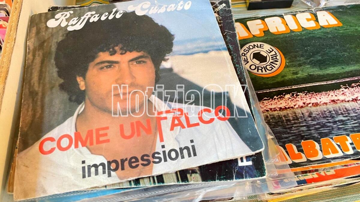 (Foto) Al mercato dell'usato tanta musica: da Paul Simon al nostro concittadino Raffaele Cusato -