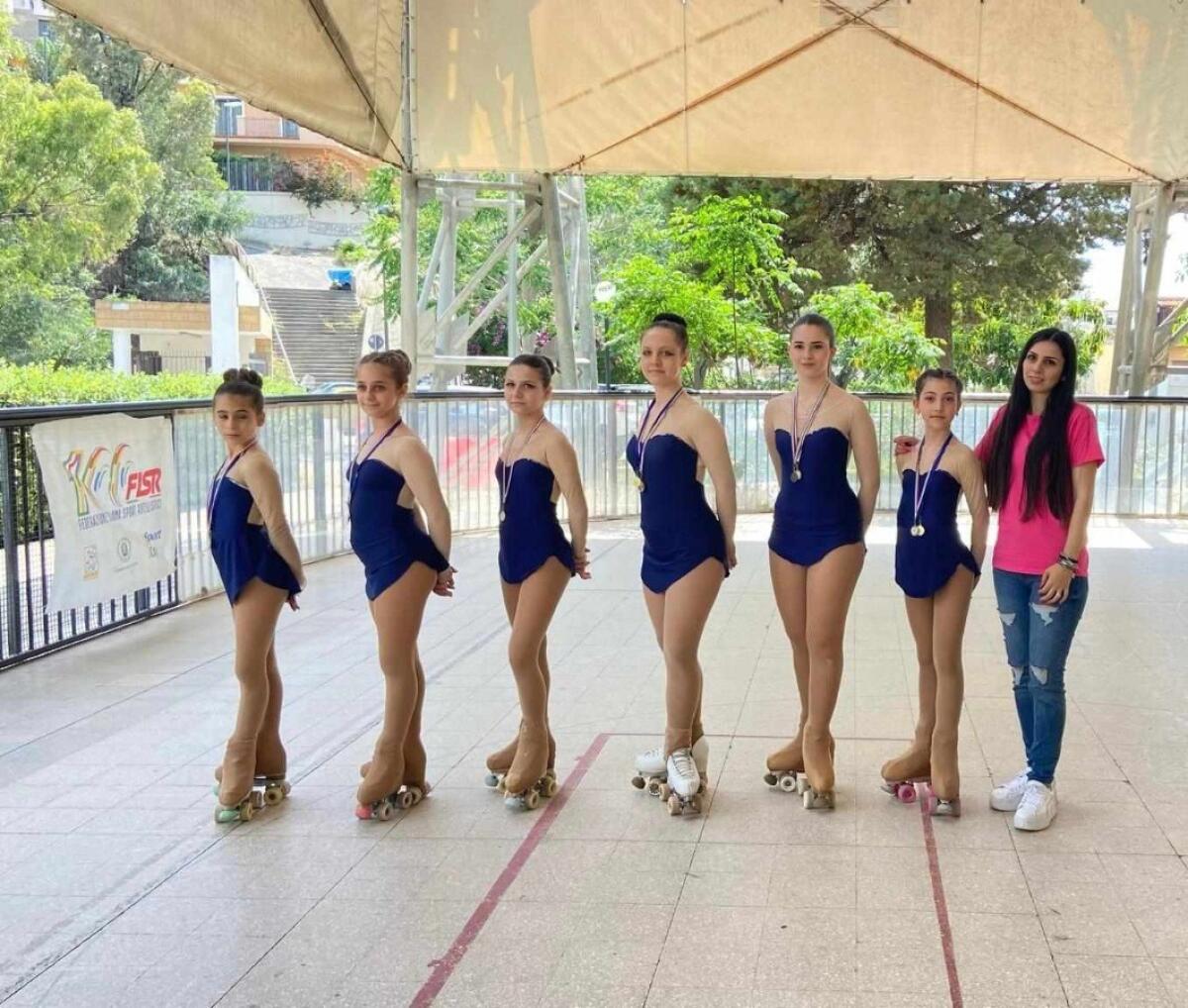 Pattinaggio Artistico - L'ASD Infinity Crotone conquista 17 medaglie ai Campionati Regionali - 