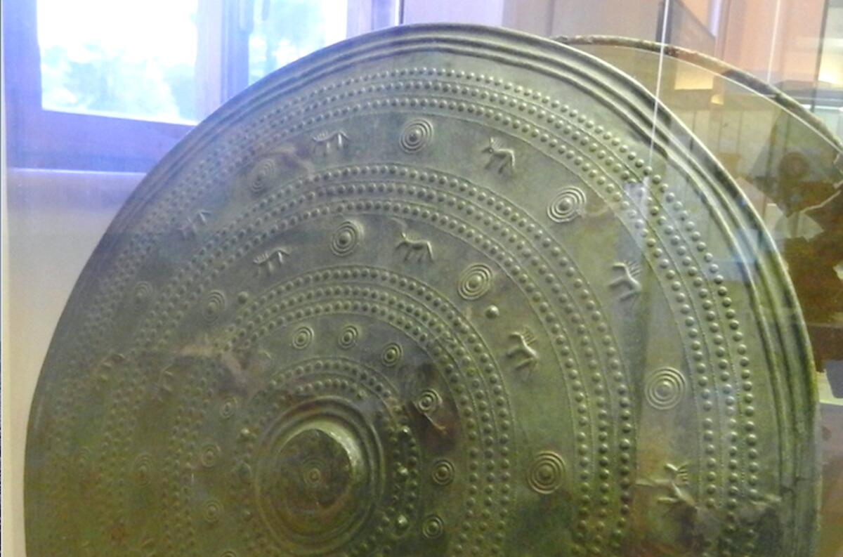 Un silenzio lungo cinquant'anni: spunta il terzo scudo dei Bronzi di Riace - 