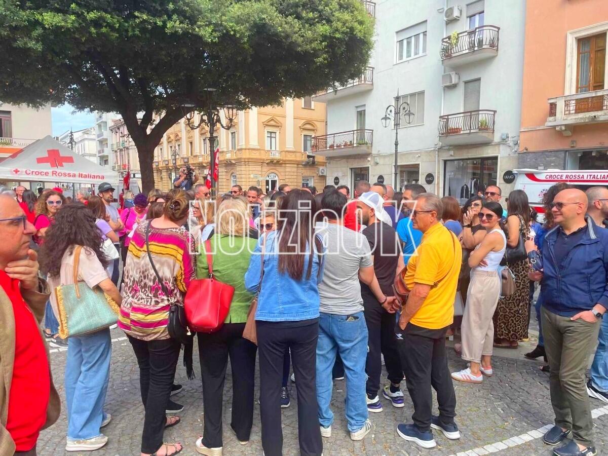 Crotone, i dipendenti Abramo scendono in piazza: "Abbiamo bisogno della città" - 