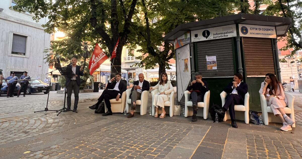 "Le mille facce del precariato", iniziativa della Cgil a Cosenza - Oplus_0