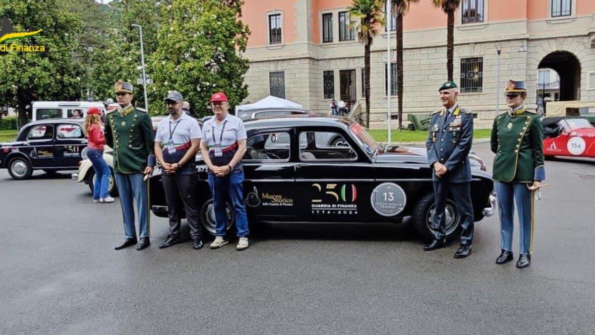 Mille Miglia - La Guardia di Finanza schiera due vetture storiche (Foto Gallery) - 