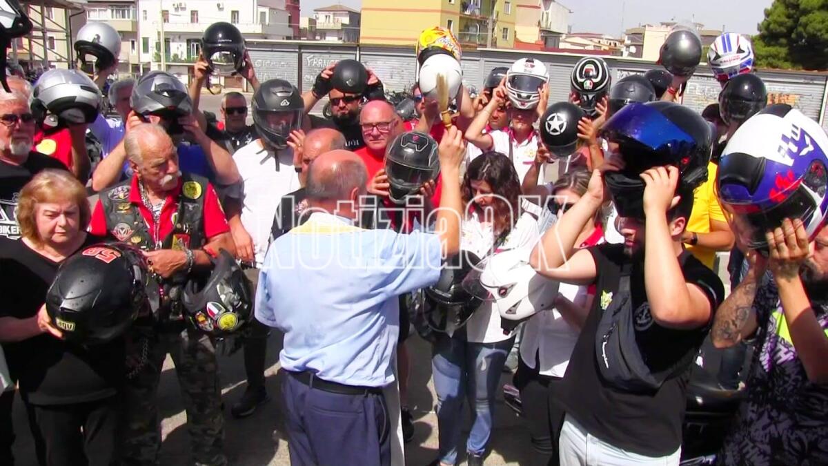 (VIDEO) Caschi all'insù per ricordare Giuseppe Parretta, e anche le vittime della 106 - 