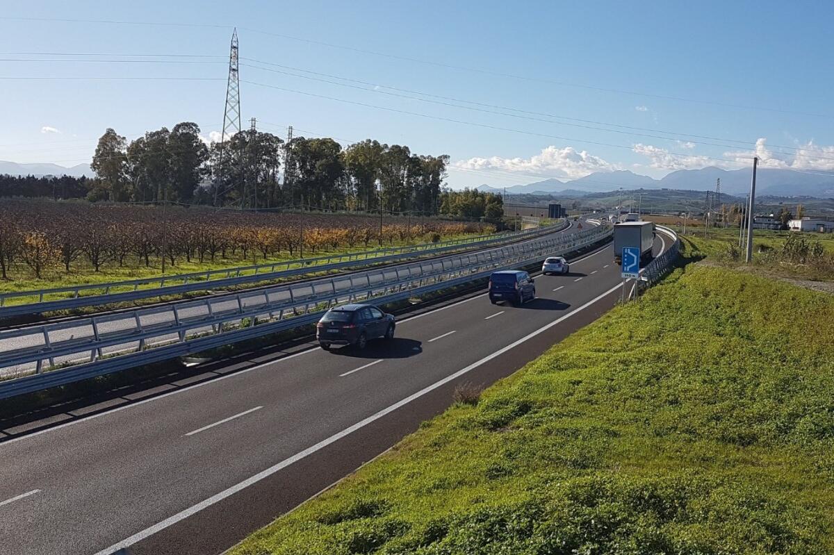 Incidente sulla A2, tre feriti e carreggiata chiusa - 