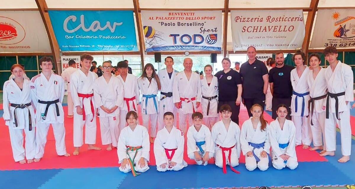 I ragazzi dell'Accademia Karate Crotone si misurano con un campione mondiale - 