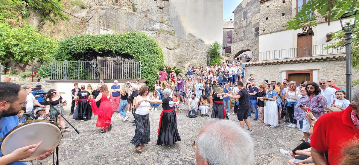 È festa a Cleto: ora il Castello è ufficialmente riaperto - 