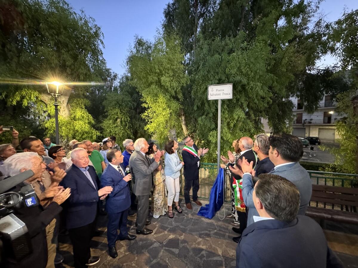Cassano, Piazza Municipio dedicata a Salvatore Frasca - 