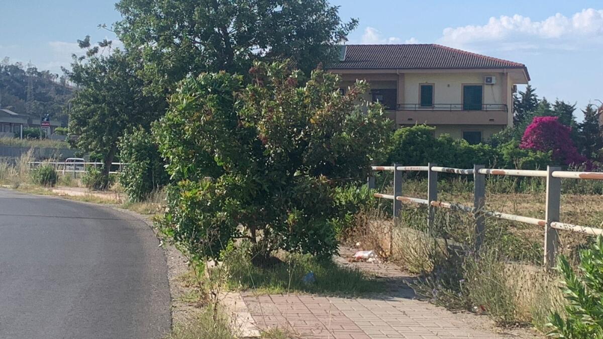 Nei quartieri di Crotone - In via Meucci al peggio non c'è mai fine - 