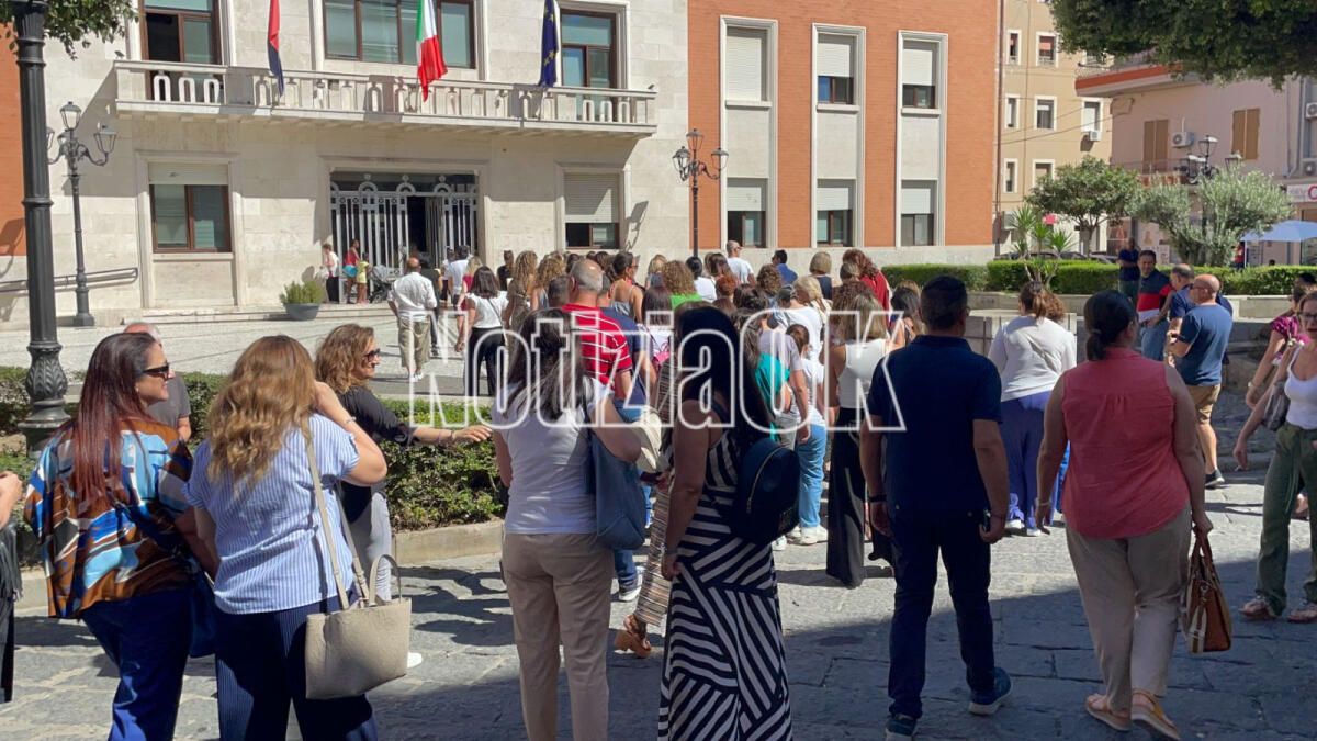 Oggi tutti uniti per i lavoratori Abramo - 