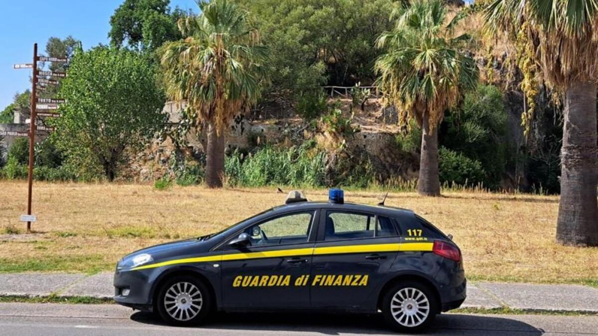 Cronaca - Rifiuti speciali e pericolosi depositati in modo incontrollato, sequestrata falegnameria - 