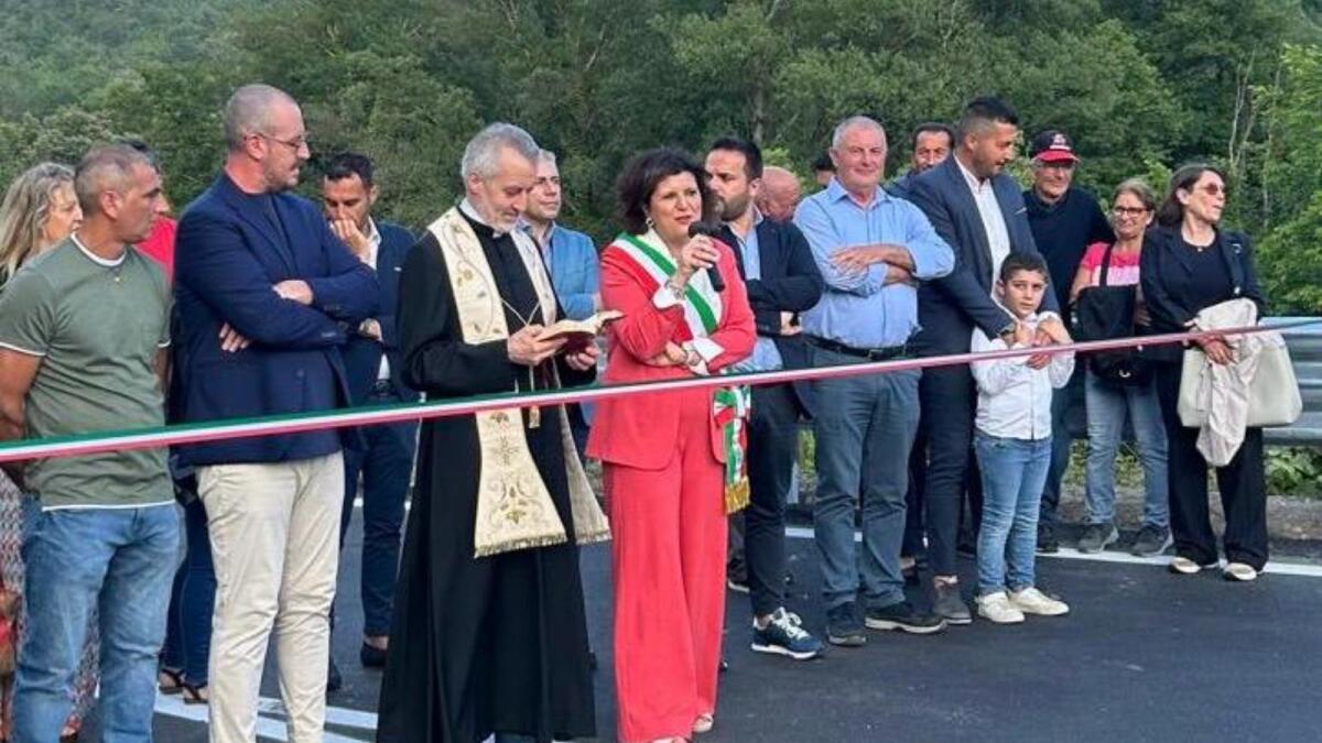 Laino Borgo, inaugurata la rotatoria che collega ai comuni del Mercure - 