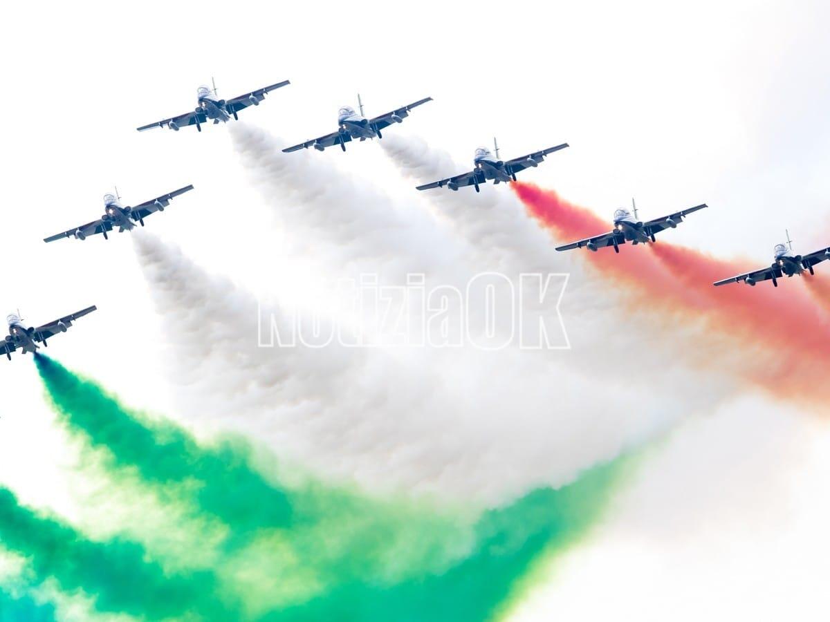 Crotone - La riflessione sul 2 giugno di uno studente del Filolao: "Essere cittadini di una repubblica è una responsabilità e un privilegio" - LEEUWARDEN, THE NETHERLANDS-JUNE 10, 2016: Italian aerobatic team Frecce Tricolori (Tricolor arrows) performs a show at the Dutch Airshow on June 10, 2016 at Leeuwarden Airfield, The Netherlands.