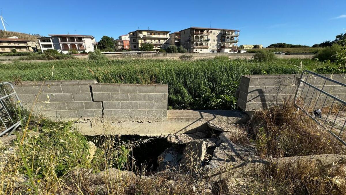 Nei Quartieri di Crotone - A San Francesco argini del fiume a rischio - 