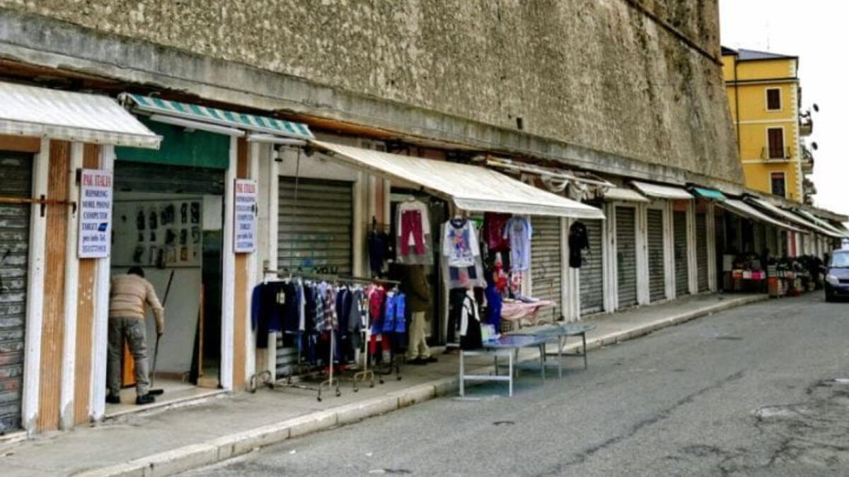 Ti ricordi? Via Tellini e la tappa obbligatoria alle bancarelle - 