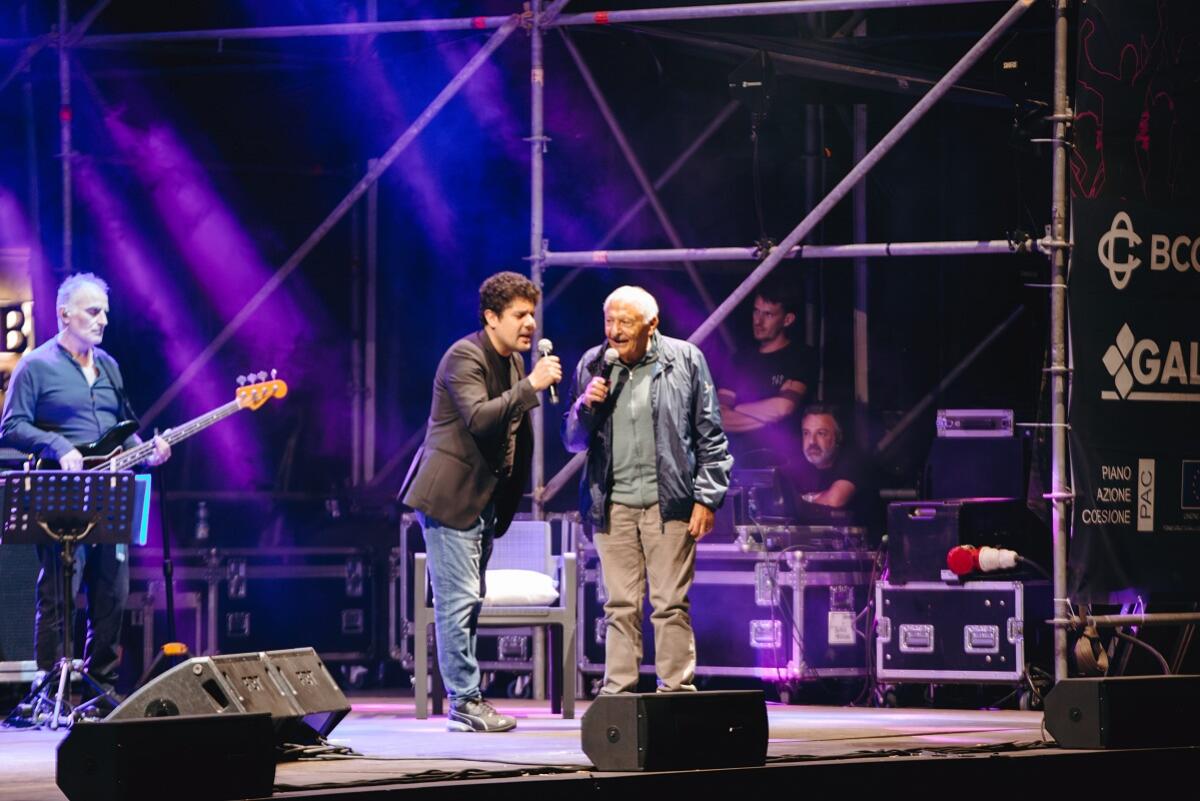 Cosenza - Successo per il concerto di Mogol e Carroccia - 