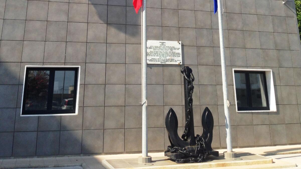 Crotone - Per celebrare la Marina Militare la Capitaneria apre le porte al pubblico - 