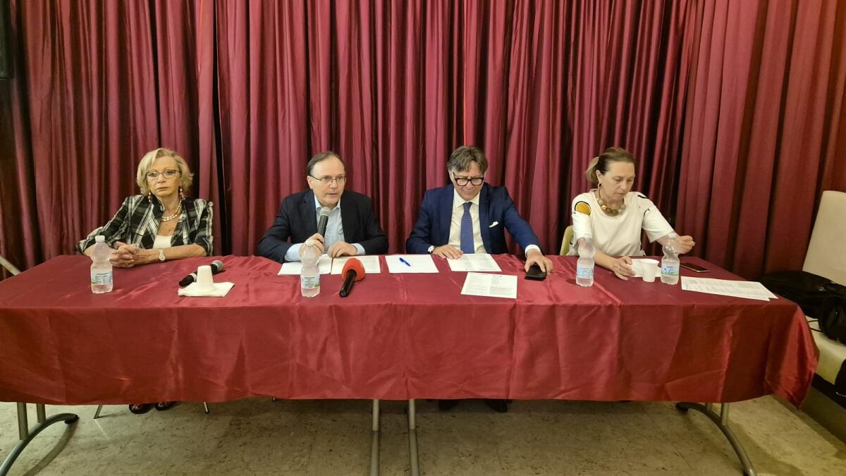 AMA Calabria, Massimo Ghini e Angela Finocchiaro nomi eccellenti della stagione teatrale - 