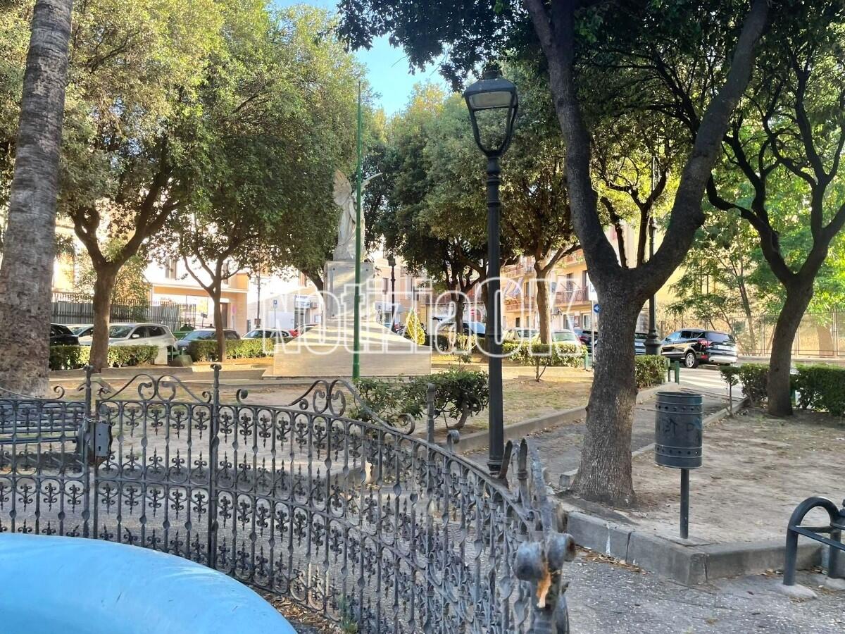 Crotone - Piazza Umberto I, insorgono altre associazioni - 