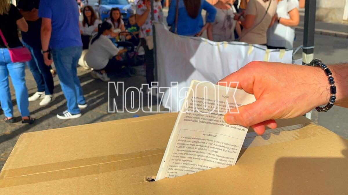 Crotone - Consegnate le tessere elettorali: ma si apre uno spiraglio per 200 dipendenti dell'Abramo - 