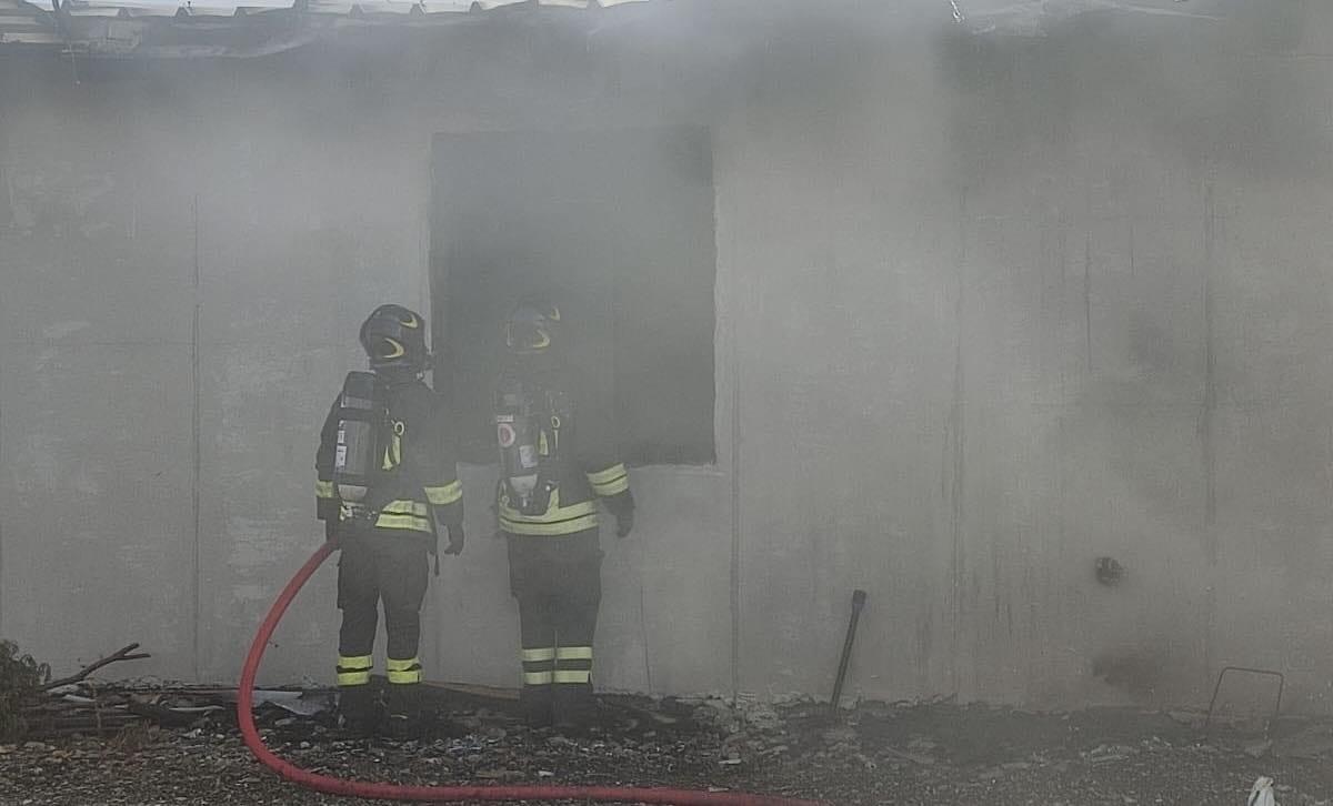 Ancora un incendio ad Isola di Capo Rizzuto - 