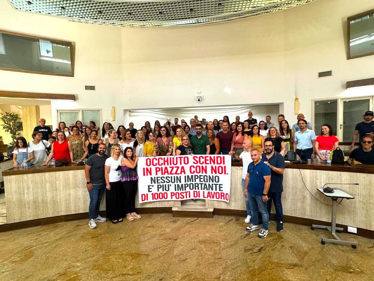 Abramo, i dipendenti ad Occhiuto: ''Scendi in piazza con noi'' - 