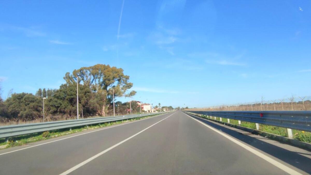 SS 106 - Statale interrotta a causa di un incidente tra un'auto e una moto - 