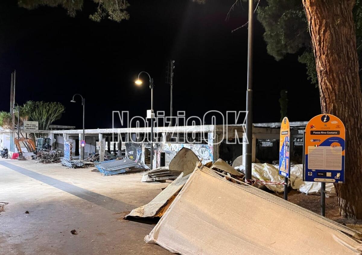 Crotone - Lavori in corso: verso lo smantellamento dell'ex Coni (Foto) - 