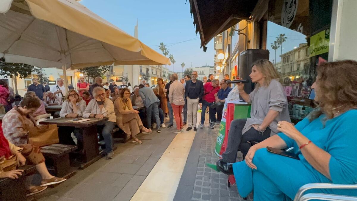 Cosenza - Maria Pia Funaro (AVS): «Si possono ancora riempire le piazze e far partecipare le energie più fresche e innovative» -