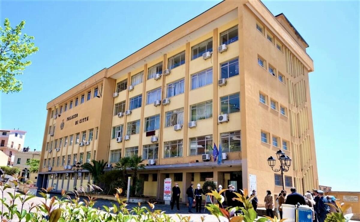 Cassano, Piazza Municipio intitolata al Senatore Salvatore Frasca - 