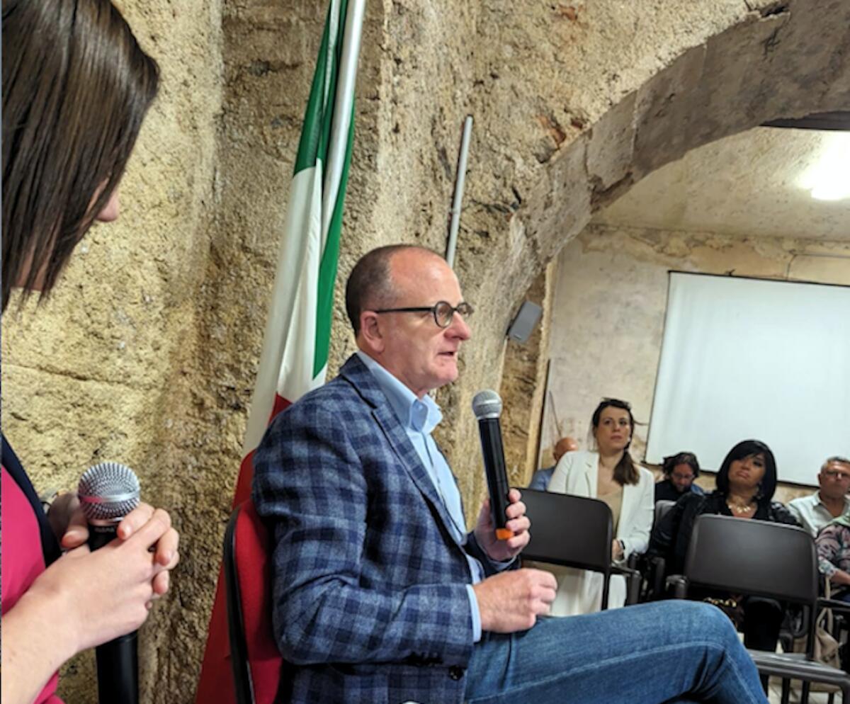 Bonifati - Una serata di "bella politica" con la presentazione del libro di Mimmo Bevacqua - 