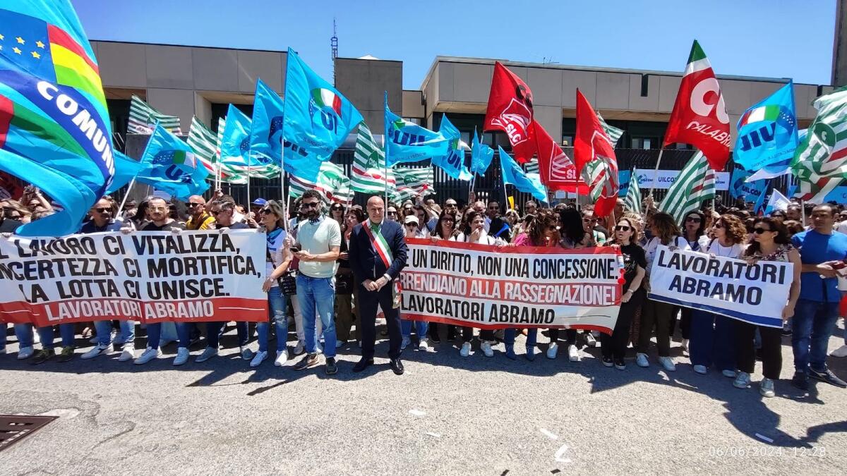 Vertenza Abramo - Tomaino (Uil): «Scandalizzati dall'assenza dei deputati calabresi» - 
