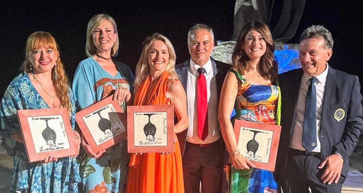 Trebisacce - Notte Rosa del Vino. Premiate 15 donne, portavoce della Cultura e Colture del Vino - 