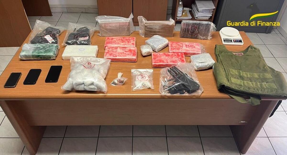 Cronaca | Traffico di stupefacenti - Sequestrati 13 kg di cocaina: due arresti - 