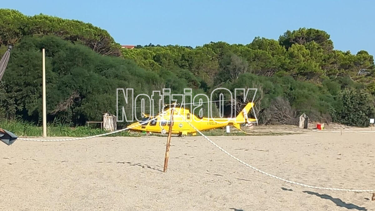 Praialonga - Intervento dell'eliambulanza in spiaggia per soccorrere un ragazzo - 