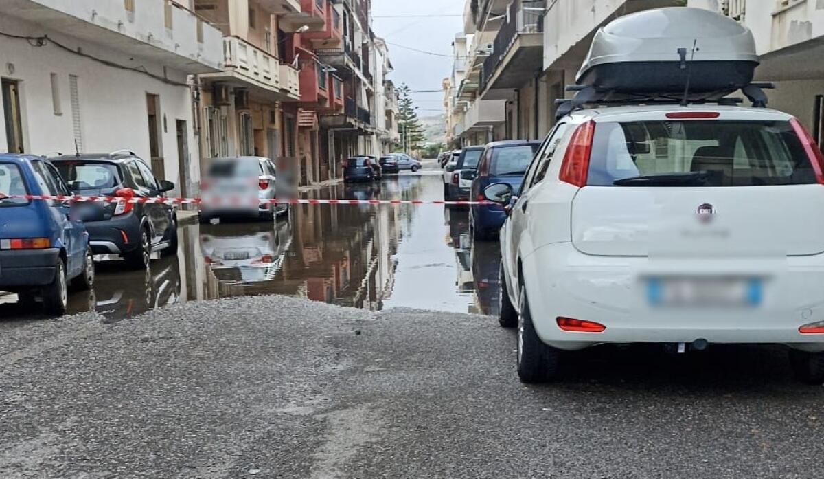 Cirò Marina, una bomba d'acqua si abbatte sulla città: domani nubifragi in Calabria - 