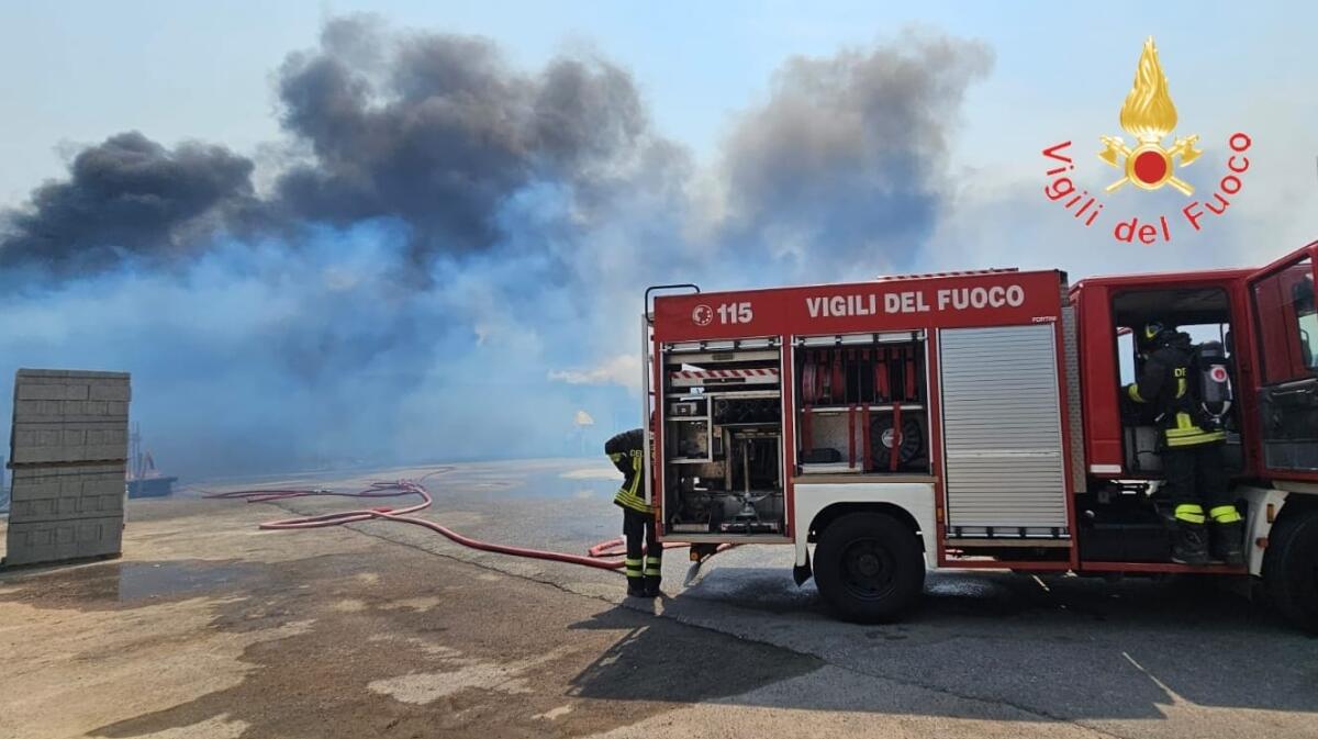142.854 firme a sostegno dei Vigili del Fuoco precari - 