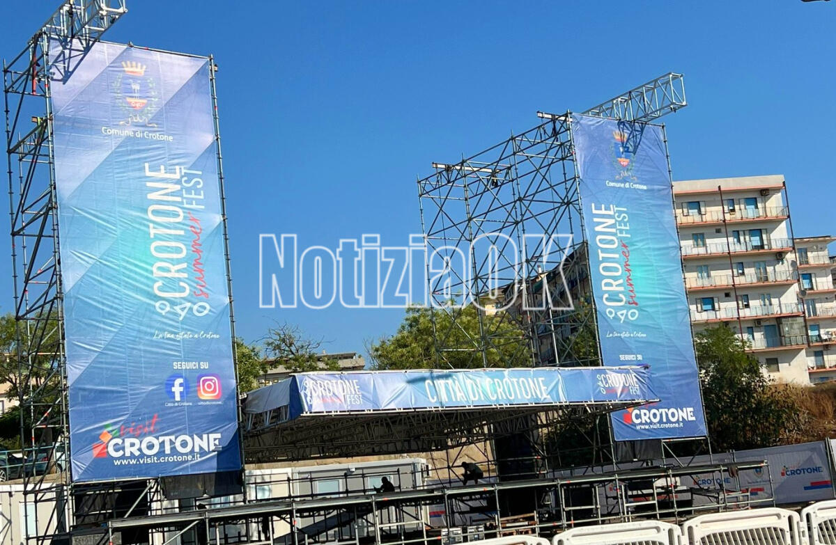 Crotone - Grandi eventi in Piazzale Ultras: pronto il palco che ospiterà i concerti - 