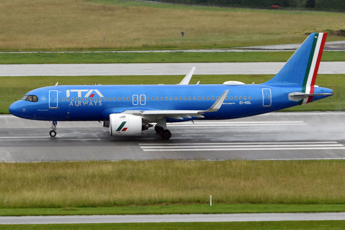Volo Ita Airways da Lamezia a Milano cancellato: ai passeggeri 250 euro - 