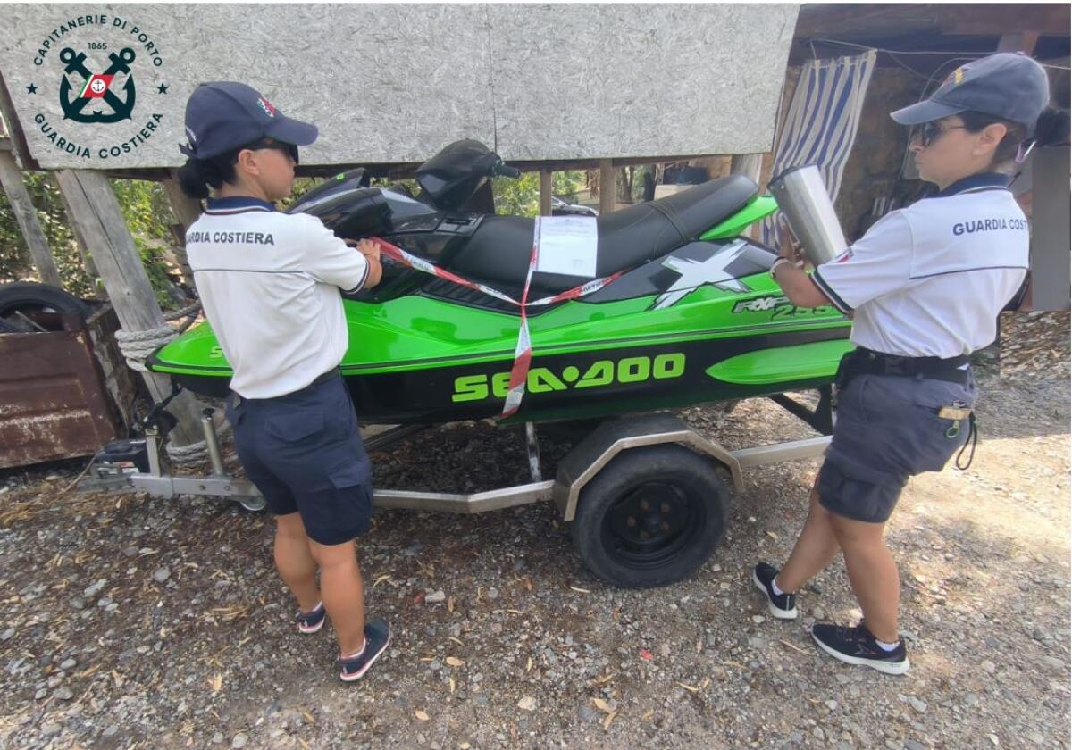 Crotone - Guardia Costiera a tutela del mare: nel weekend oltre 5000€ di multe - 