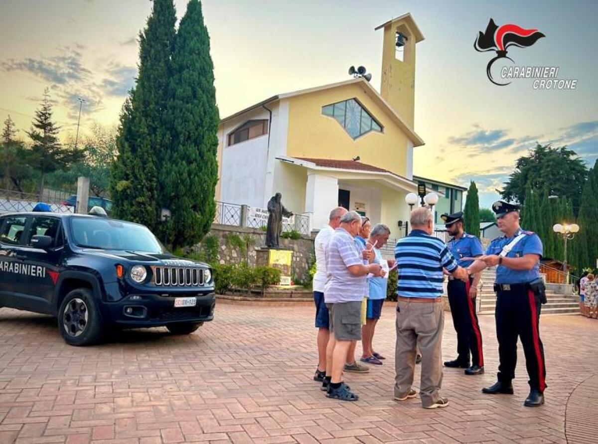 Truffatori si fingono Carabinieri per estorcere soldi: a Melissa l'attività di sensibilizzazione dell'Arma - 